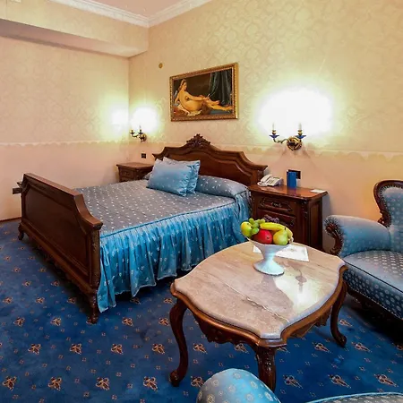 Готель Grand London