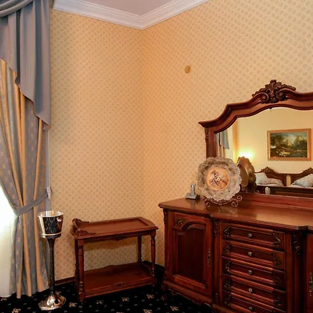 Grand London Готель Варна