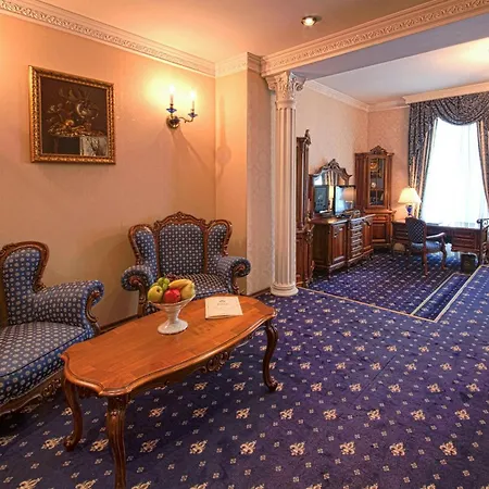 Grand London Готель