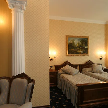 Grand London Готель